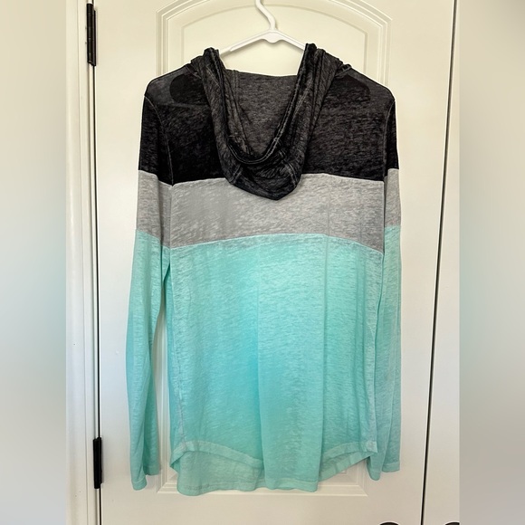 Maurice’s Lightweight Tri-Color Hoodie - Picture 3 of 3